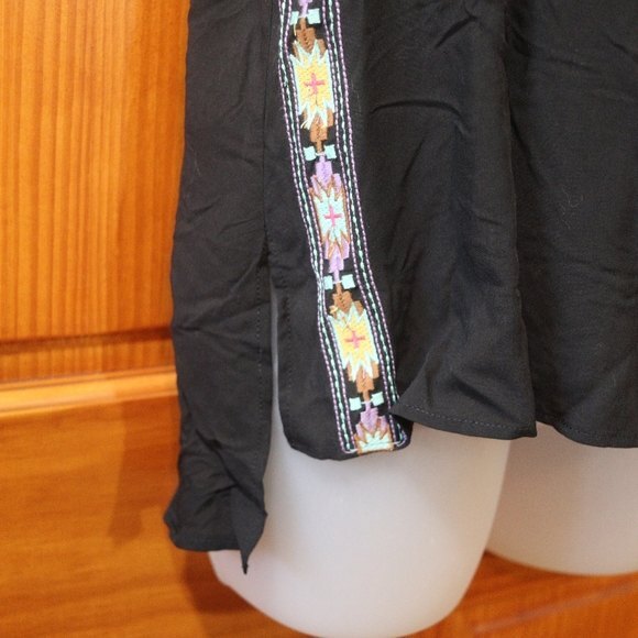 THML/ANTHROPOLOGIE  Art Effect Embroidered Top Size L Open Back Black NEW - Picture 8 of 15